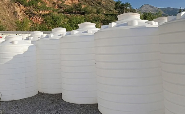 化工液体储存注意事项——选对PE兰州新区塑料桶避免安全隐患